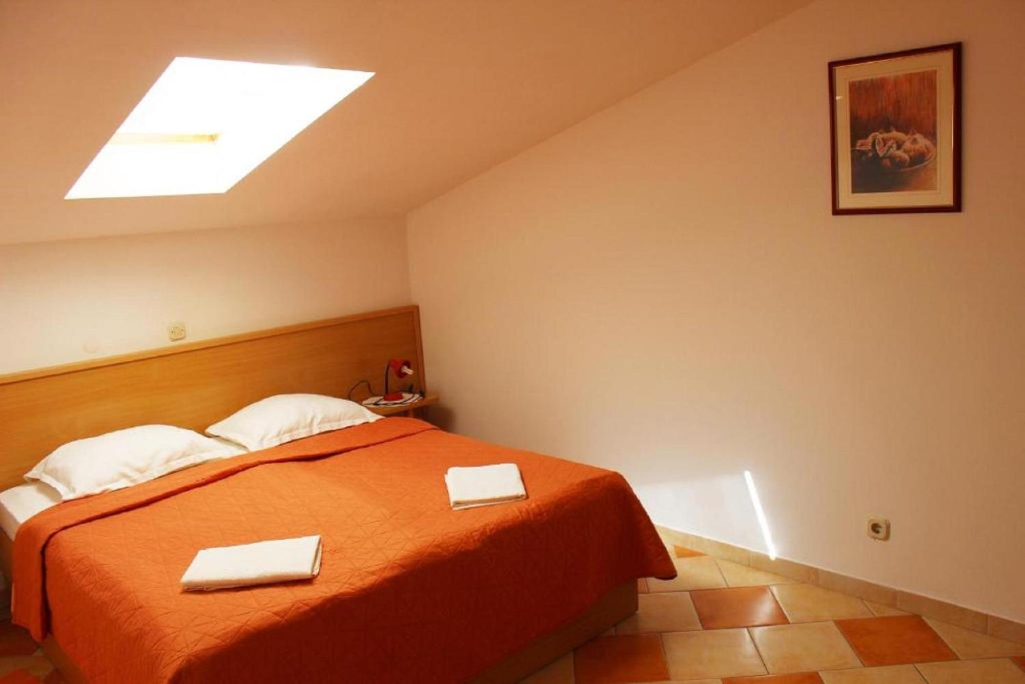 Apartments Pansion Franka Brist Exterior foto