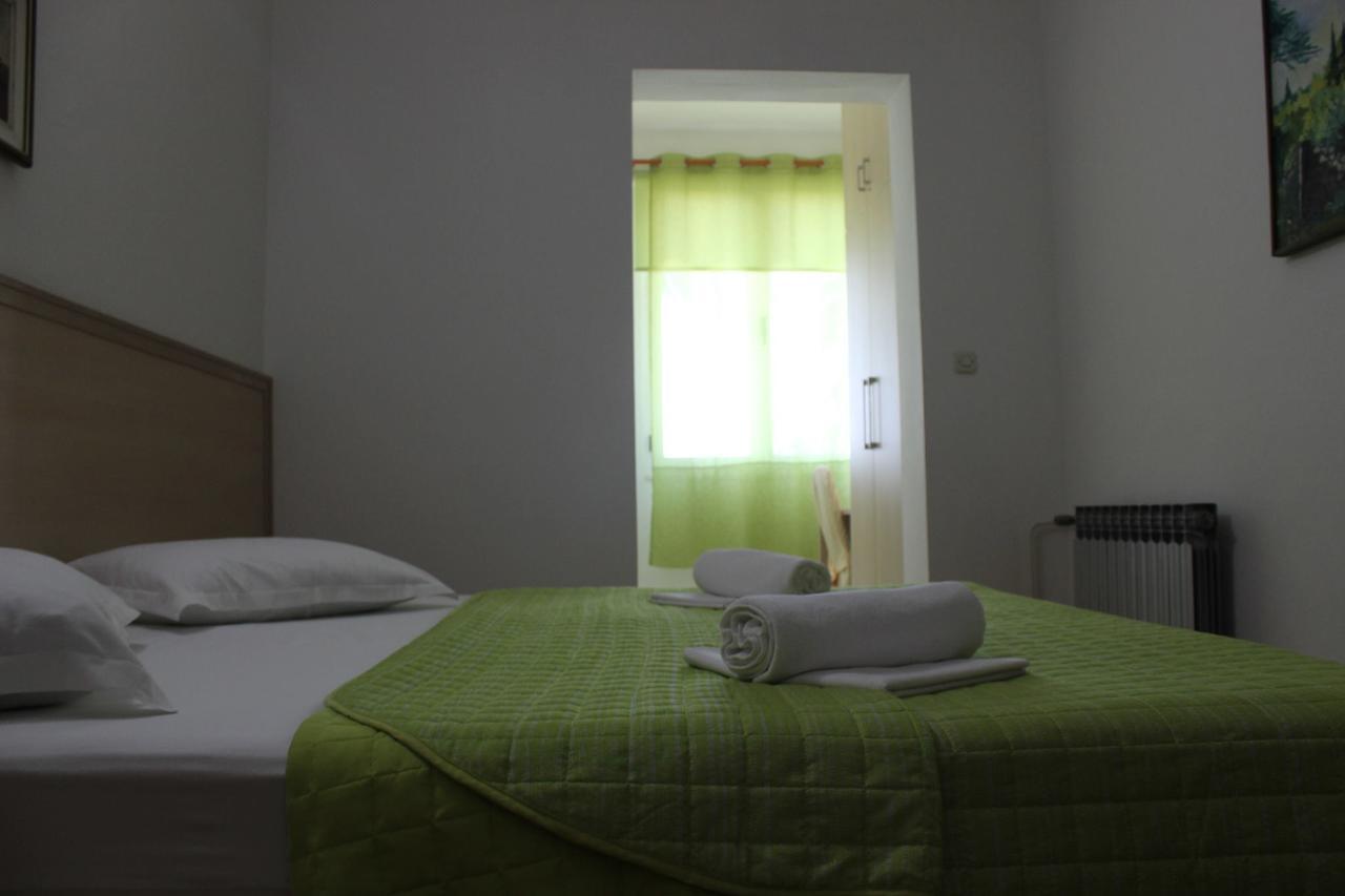 Apartments Pansion Franka Brist Quarto foto